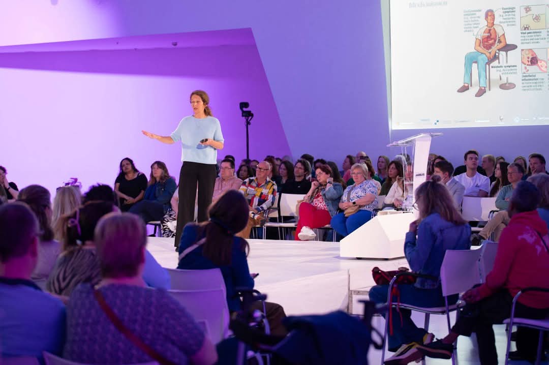 🙏 Wat een geweldige dag!

De Long Covid Patiëntendag 2025 is tot een einde gekomen, en we kunnen met trots zeggen dat het een zeer geslaagde dag was! 🎉

Een enorme dankjewel aan alle bezoekers die aanwezig waren, zowel op locatie als online. Jullie betrokkenheid, interesse en