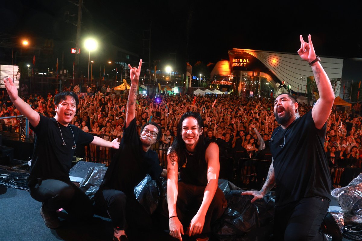Central_Phuket's tweet photo. 💦 D1 ภาพบรรยากาศสุดมันส์ #RETROSPECT, #MEENTRA ในงาน "CENTRAL PHUKET SONGKRAN CARNIVAL 2025”
#CentralPhuket 
#สงกรานต์เซ็นทรัล #สงกรานต์มหาบันเทิง2025
#ThailandSongkranFestival2025 
#สงกรานต์2025 #Songkran2025
#Phuket #Thailand

🥳 ใครยังไม่ได้มาเช็คอิน คืนนี้พลาดไม่ได้แล้วแอดบอกเลยว่าเปียกฉ่ำทั่วถึง !
🎤 12 เม.ย. 68 พบกับ GETSUNOVA, DJ AMPKILLA
🎤 13 เม.ย. 68 พบกับ SUPERTOEY, P-HOT
🎤 14 เม.ย. 68 พบกับ PAE MVL, MOCCA GARDEN

🗓️ 11-14 เม.ย. 68
⏰ 16.00 น. เป็นต้นไป
📍 Phuket Outdoor Arena, Central Phuket

👉ซื้อบัตรคลิกเลย : https://t.co/73UNaaxwhR

------------------------------
This Songkran, get ready for an even wilder experience! Dance like never before and immerse yourself in an electrifying show of lights, sounds, and non-stop water action! 🚀🔥

💦 Bigger, wetter, and more thrilling than ever!
🌊💃 4 days and 4 nights of ultimate fun!
🎶 Spectacular effects and dazzling lights!
💦 Endless water splashes—non-stop excitement!

📅 April 11 - 14, 2025
⏰ Starts at PM onwards
📍 Phuket Outdoor Arena, Central Phuket Floresta

✨ Join us for the BIGGEST Songkran celebration of the year! See you at Central Phuket! 🚀💥

👉 Get your tickets now: https://t.co/73UNaaxwhR
