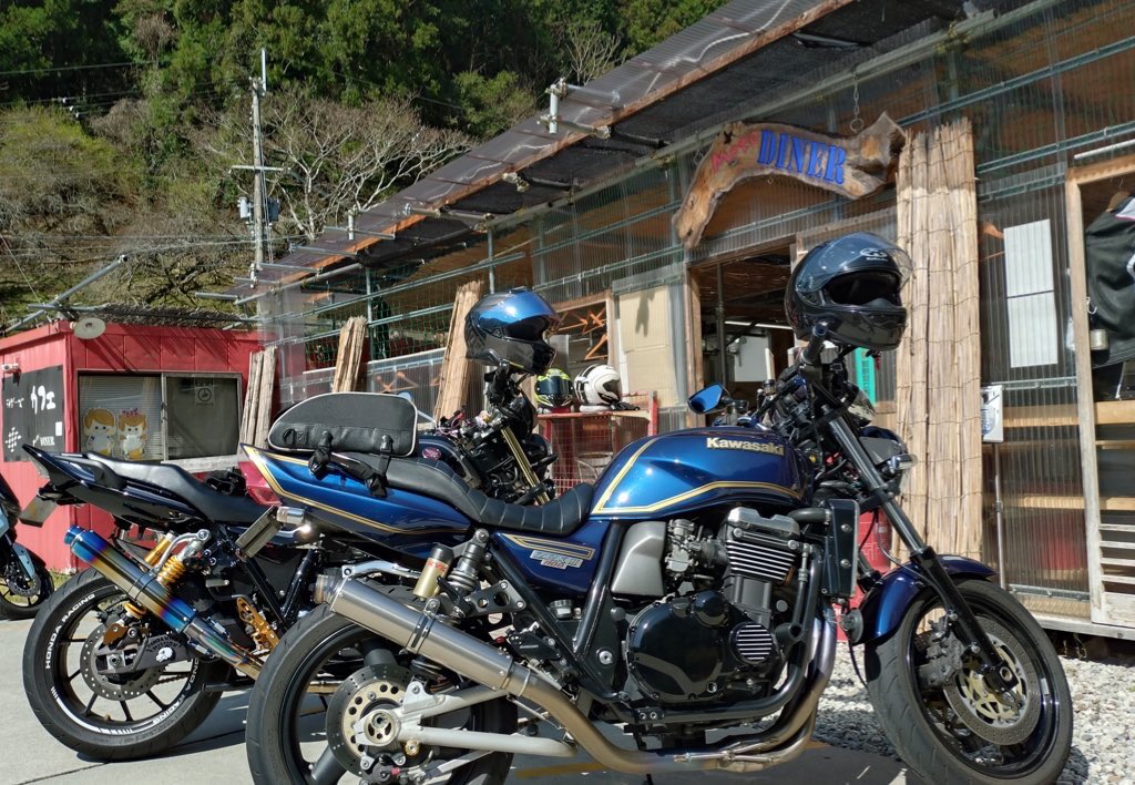 hiro1227og's tweet photo. ツーリング日和
道の駅くどやま〜motoDINERさんへ
#motoDINERさん
#Kawasaki
#ツーリング https://t.co/c3VuHTO1ry