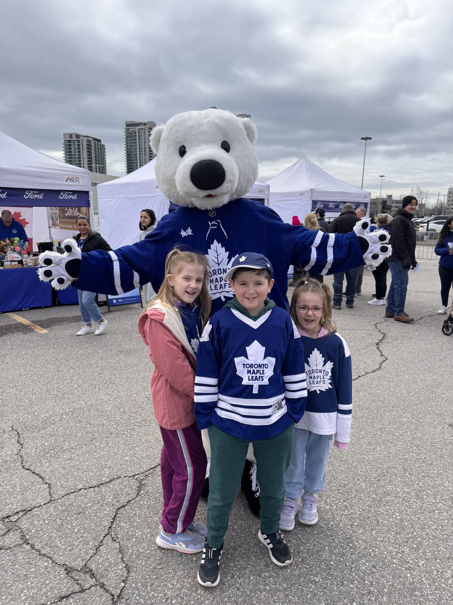 Having a blast with <a href="/TheFordFANatic/">The Ford FANatic</a> #goleafsgo #fordfanpower