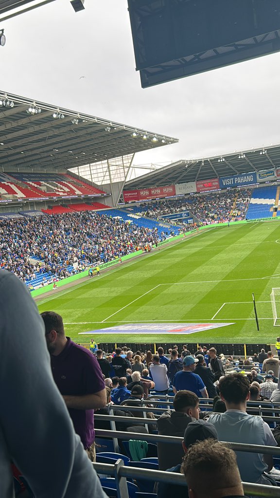 baz7274's tweet image. Get defibrillators in all stadiums