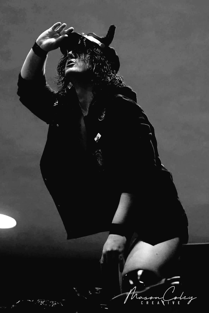 "Little android man,
Born without a heart.
If he's in your vicinity,
He'll cut you apart!

Cut! Cut! Cut Cut!
Cut! Cut! Cut Cut!"

.
.
.

📸 credit: Mason Coley