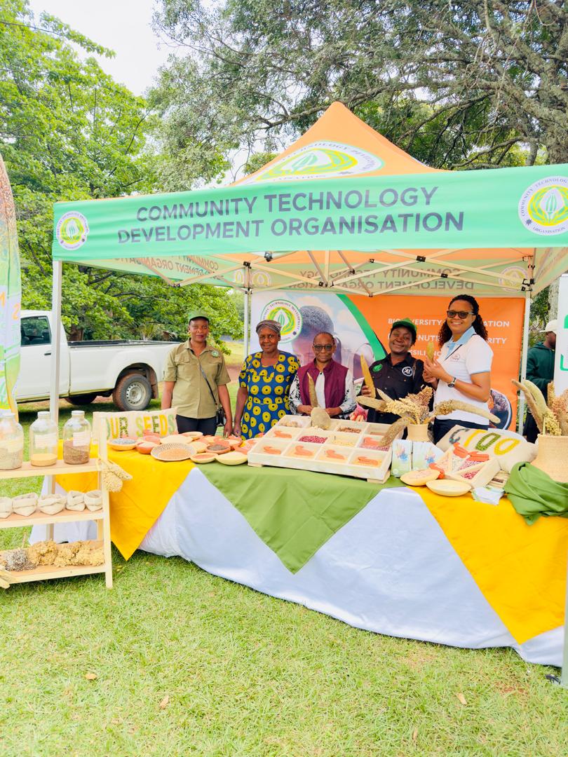 📍Genetics Innovation Expo 🌶🌾🍠at the Botanical Gardens 

Farmers are breeders

They have bred different traditional varieties of mapfunde, zviyo etc for:-

⛈️Resilience 
🥗 Nutrition <a href="/CtdtZimbabwe/">CTDT_Zim</a> <a href="/fpc_online/">Fambidzanai Permaculture Centre ZWE</a> <a href="/CANZIM11/">Climate Action Network Zimbabwe (CANZIM)</a> <a href="/pelumzim/">PELUM Zimbabwe</a>