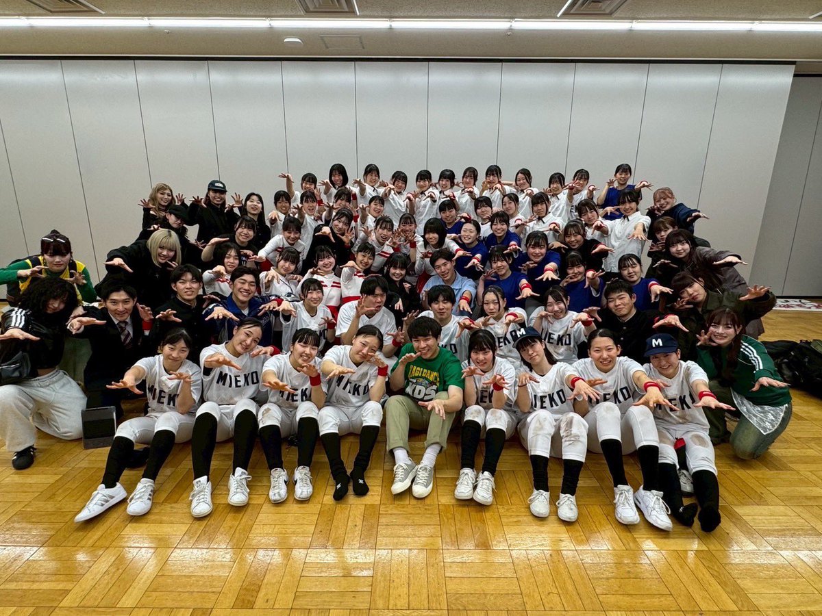 LittleGuyAH's tweet photo. 三重高校のみんなとまた踊れたこと、本当に嬉しかったです！！！

でも、まだみんなと踊りたい…もっと上手にとか…話し合いたい新ネタの案だってあるんです先生…

この先いつかどこかで、みんなと踊れる場所をもらえることを期待して…
ありがとう三重高校！！
#カギダンススタジアム
#新しいカギ https://t.co/xYKadOqG3l