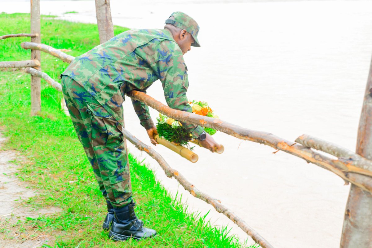 Muhangadis's tweet photo. Iki gikorwa cyabimburiwe no gushyira #indabo ku mugezi wa #Nyabarongo waroshywemo Abatutsi basaga 400 bari bahungiye kuri Paruwasi Gatolika ya Ntarabana muri Jenoside yakorewe Abatutsi ndetse n’ahubatswe ikimenyetso cy’amateka. https://t.co/u1tGxpXawg