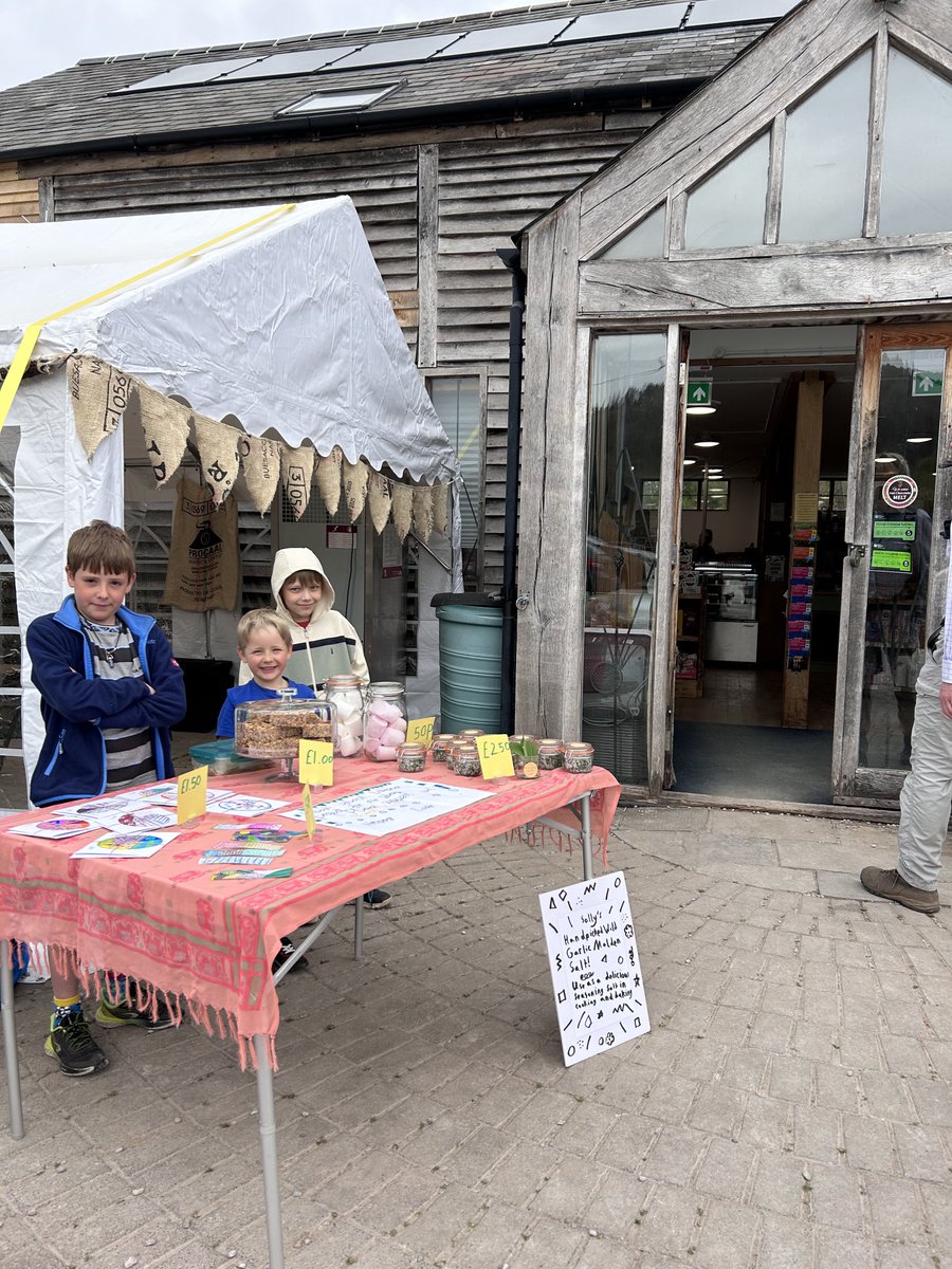 TanyaCox28's tweet image. Our #YoungLearners are trying their hand at Young Enterprise today at @brockweir village shop to support ⁦@TrellechPrimary⁩ in their efforts to refresh and restock the school #library