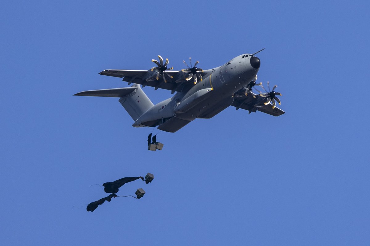 BFSAI (@bfsouthatlantic) on Twitter photo Largest airdrop carried out the in the Falkland Islands from a single aircraft! 
See more - facebook.com/share/p/1BfuZA… Largest airdrop carried out the in the Falkland Islands from a single aircraft! 
See more - facebook.com/share/p/1BfuZA…