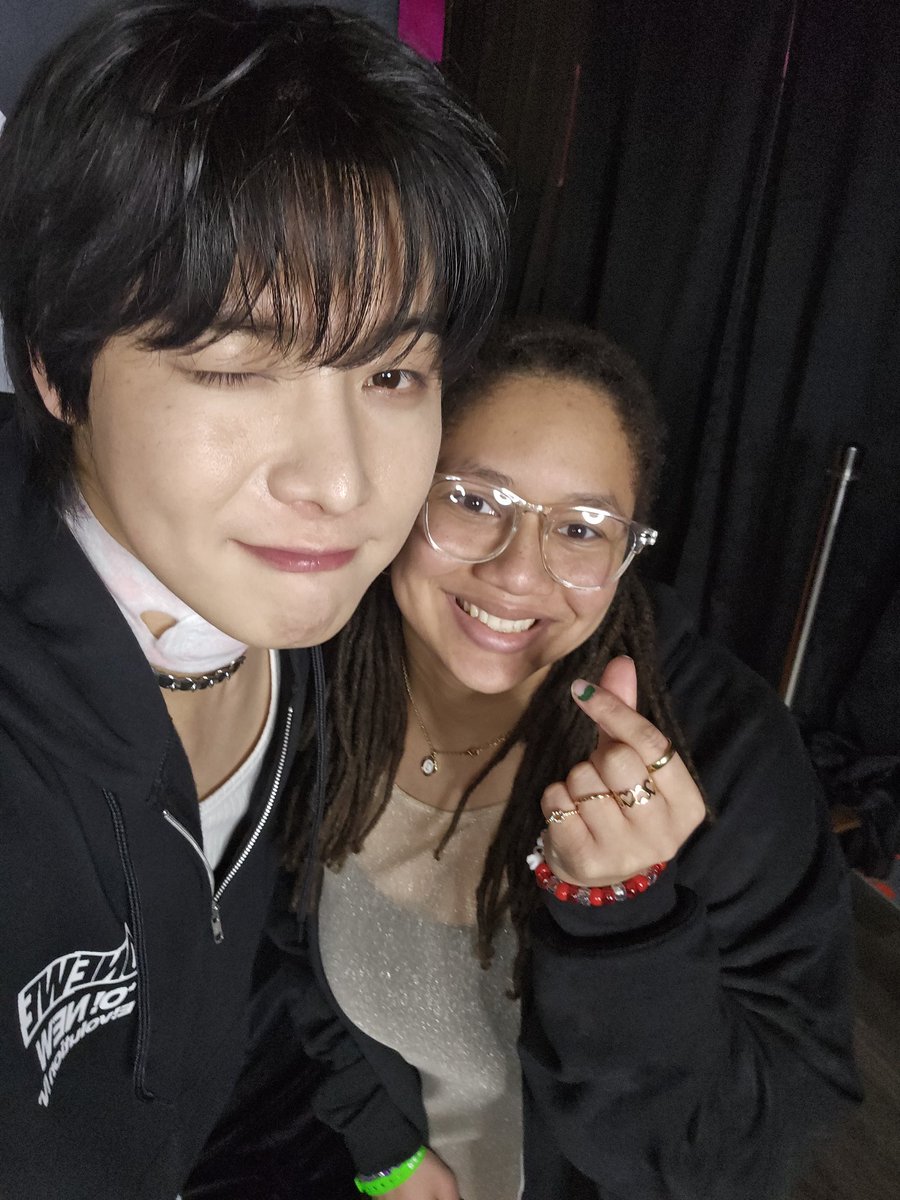 moezetz's tweet photo. was this a dream☺️😍
#원위 #ultbias
#2025_ONEWE_WORLD_TOUR
#O_NEW_Evolution_IN_NORTH_AMERICA
#ONEWE_4th_Live_Concert
#O_NEW_Evolution #ONEWE #ONEWE_WORLDTOUR
#2025_ONEWE_WORLD_TOUR #ONEWEinDC #ONEWEWORLDTOUR https://t.co/kwdaY92ORz