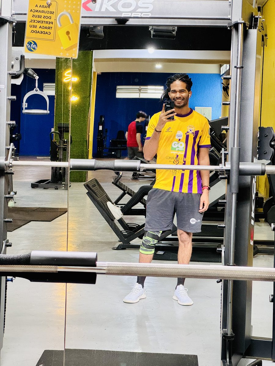jimmyocles's tweet photo. Volví al gym con toda la actitud: camiseta de regalo de mi hermano Anthony Valencia ⚽️, pantaloneta OCLES 🖤 ( @ocles_ec ) y ganas de romperla. El Jimmy Gordito ya es historia… ¡nos fuimos con todo! https://t.co/hmezg17XXV
