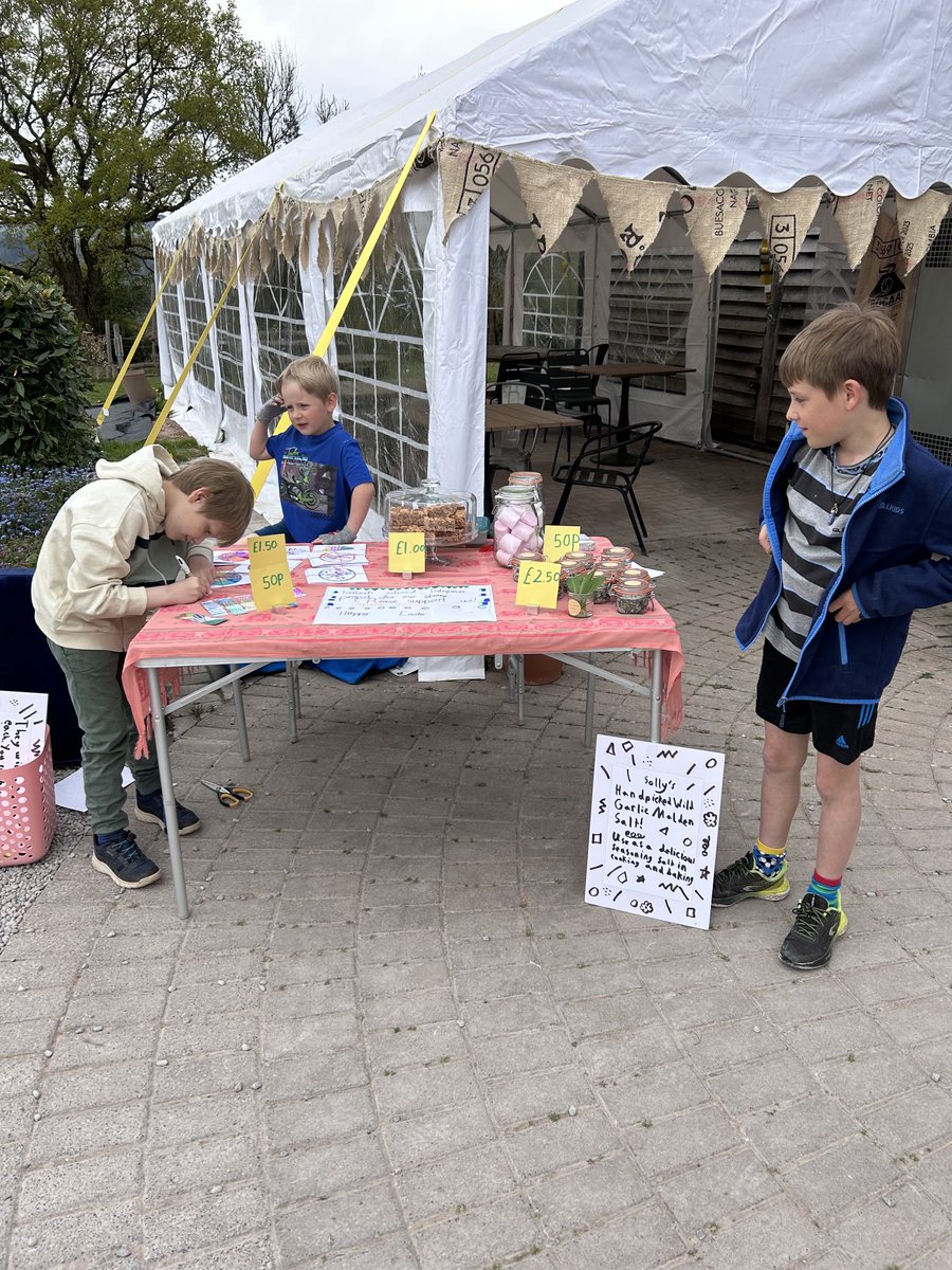 TanyaCox28's tweet image. Our #YoungLearners are trying their hand at Young Enterprise today at @brockweir village shop to support ⁦@TrellechPrimary⁩ in their efforts to refresh and restock the school #library