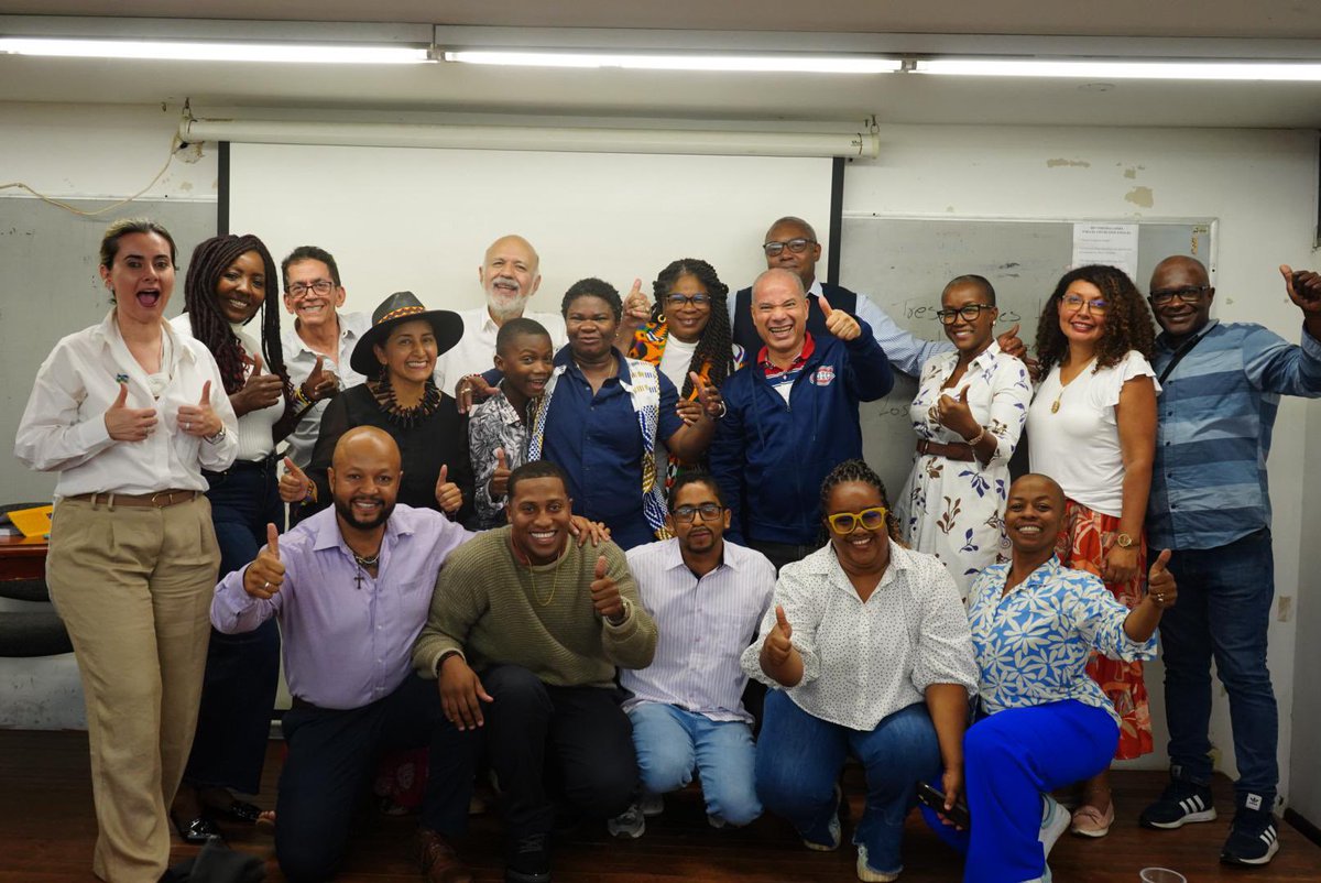 mellacaicedo's tweet photo. Hoy celebro con profunda gratitud el haber alcanzado el grado de doctora en Humanidades.
Agradezco a Dios, a los Orishas y a mis ancestros por su guía y fuerza durante este camino, que no ha estado exento de desafíos.
Cada paso, cada tormenta, me ha traído hasta aquí.
Este logro es colectivo, espiritual y profundamente humano.