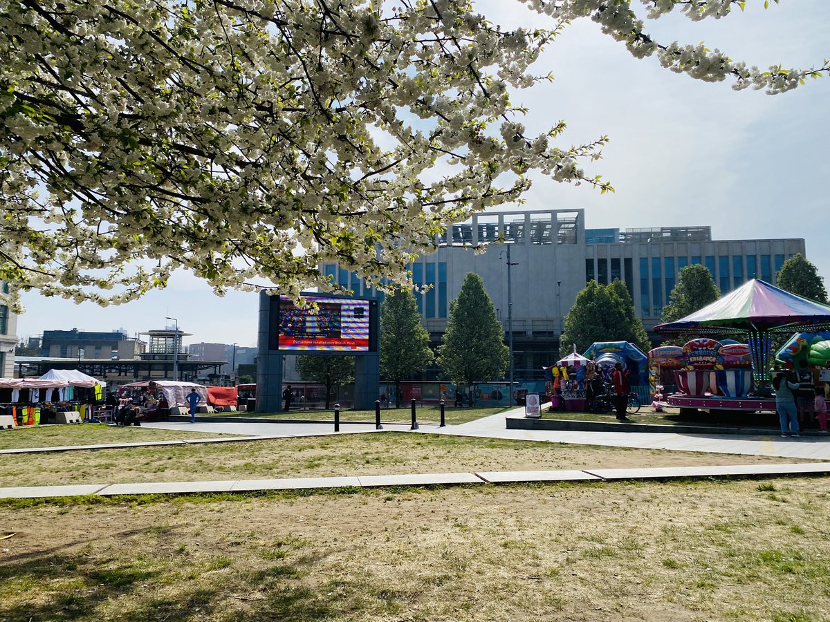 MyWoolwich's tweet photo. Hope you’re having a great Saturday afternoon!
#Woolwich basking in the sun 🤩☀️
#WoolwichArsenal #WoolwichRiverside #BeresfordSquare #GeneralGordonSquare #ElizabethLine https://t.co/WsYjt6iQnt