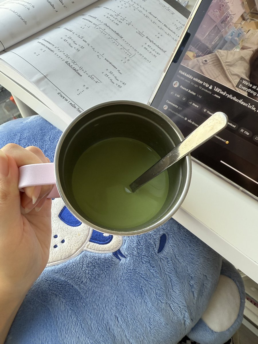 wmejwf's tweet photo. -` 9-12 𝐀𝗉𝗋𝗂𝓁*️⃣ ´- 🍵
♡ กลับมาอ่านหนังสือแล้ววว ช่วงนี้ทำโจทย์วิดคนิต+ทวนเนื้อหาวนไปป ଘ(੭ ◜ ᵕ ◝)੭🍐🧣💬
#studywnni #dek71 https://t.co/nWBLLN4pSI