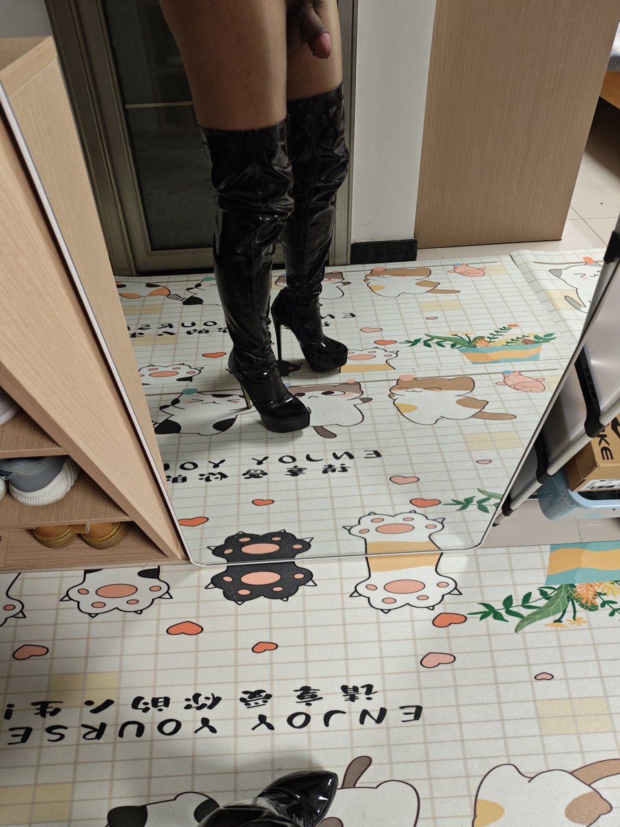 18507262wer's tweet photo. 淫妖的长靴和小几把 https://t.co/XhIFZw06tq