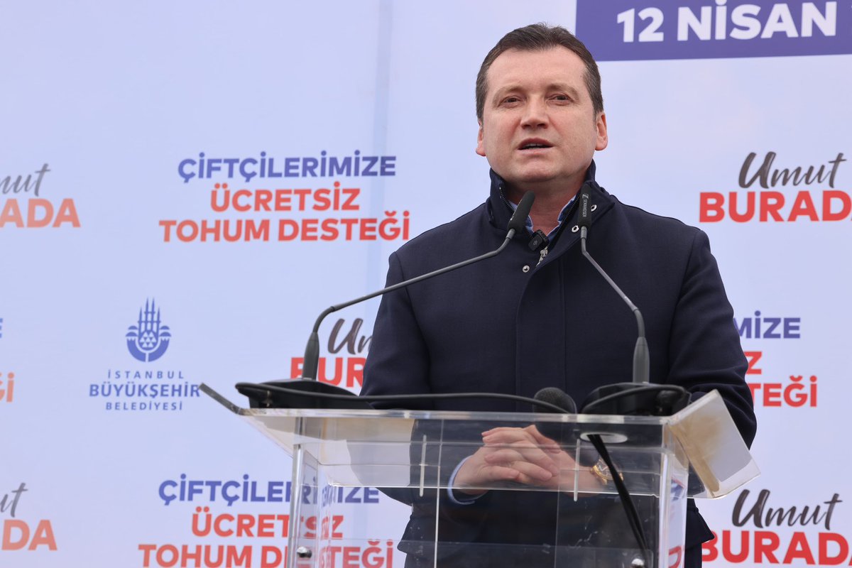 nuriaslan_tr's tweet photo. Başkanımız Ekrem İmamoğlu’nun vizyonunu kararlılıkla sürdürüyoruz!

İstanbul Büyükşehir Belediyesi olarak tarımsal üretimi desteklemeye devam ediyoruz.

Bugün Silivri’de:
• 2026 çiftçimize 3.433 torba ayçiçeği,
• 256 çiftçimize 25.250 kg kuru fasulye ve nohut tohumu dağıttık.

Üreten bir İstanbul için çalışmaya devam!