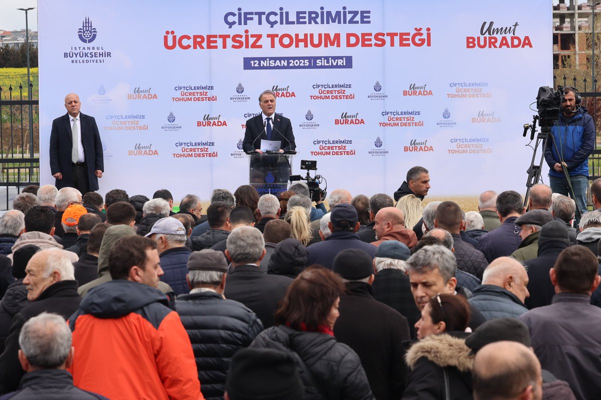 nuriaslan_tr's tweet photo. Başkanımız Ekrem İmamoğlu’nun vizyonunu kararlılıkla sürdürüyoruz!

İstanbul Büyükşehir Belediyesi olarak tarımsal üretimi desteklemeye devam ediyoruz.

Bugün Silivri’de:
• 2026 çiftçimize 3.433 torba ayçiçeği,
• 256 çiftçimize 25.250 kg kuru fasulye ve nohut tohumu dağıttık.

Üreten bir İstanbul için çalışmaya devam!
