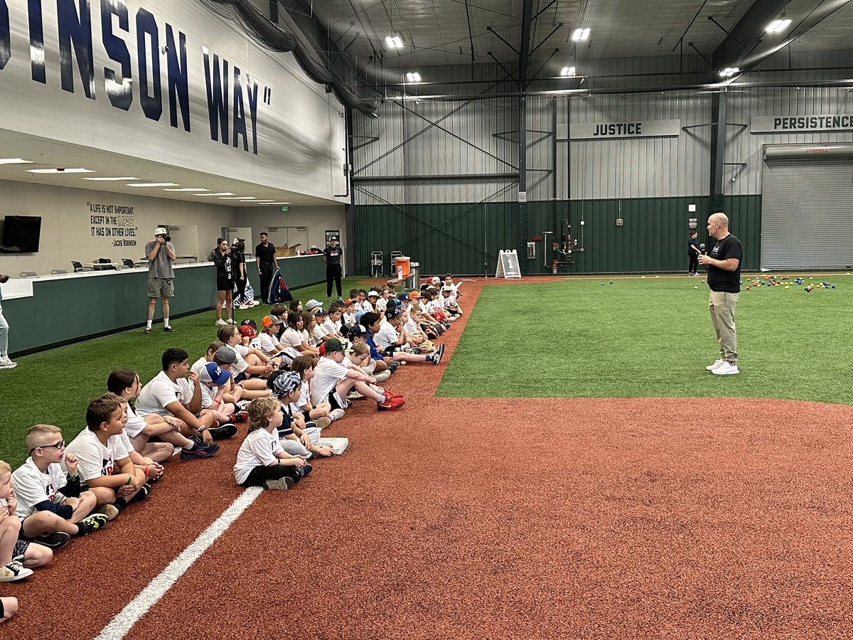 SDIRC_SUP's tweet image. Today’s Play Ball event at the Jackie Robinson Training Complex was a home run!
Students from across our community came out to this free event to celebrate Jackie Robinson Day and learn the fundamentals of baseball in a fun, supportive environment.
A big thank you to our Vero…