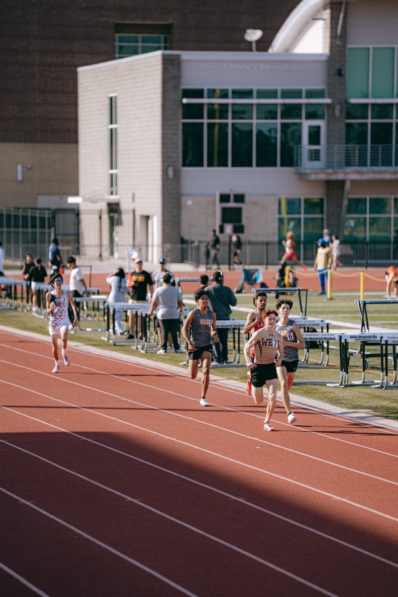 UIL 6A 15-16 Area Meet
Qualified for regionals with another 1:57! that's 3 straight sub 2's officially and 4 straight unofficially(1:59 split at Klein Relays)
Super happy, great race, AGTG. Waco otw🔜🙏🏾.