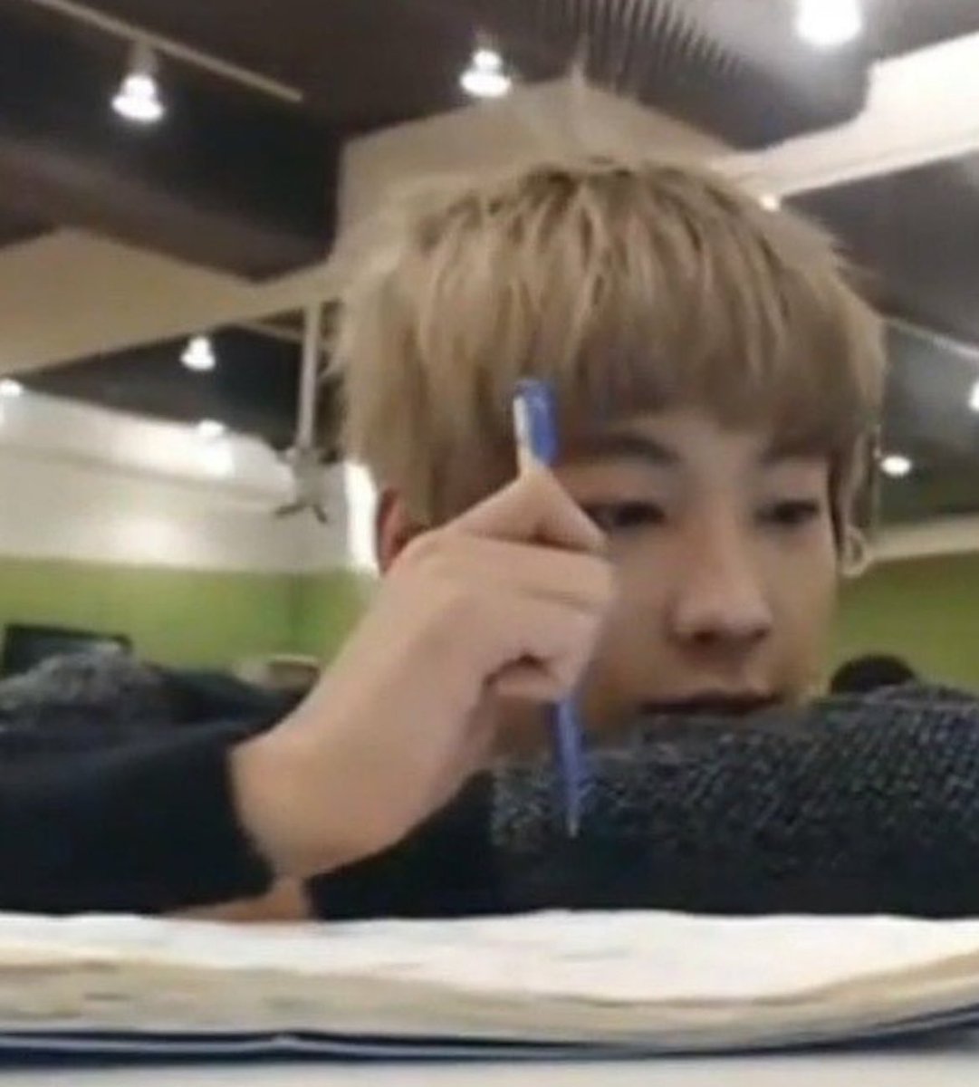 o_won_w's tweet photo. 노란 여우야 https://t.co/hiA8B3SgHM