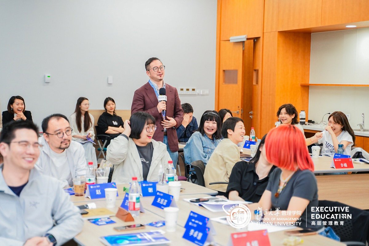 OnicekHe's tweet photo. Today I taught at Fudan University’s School of Management. This was my second year delivering the “Marketing Strategy: Objectives and Outcomes” course to CMOs, where I use economic theories to explain marketing challenges. By combining theory, real-world cases, and group-based simulation games, I aimed to help everyone better understand the importance of internal goal alignment and how to reduce information friction within organizations.

One student from the consulting industry shared a comment at the end of the morning session that made me smile. He said a good professor should help the class achieve the “three no’s”: no sleeping, no bathroom breaks, and no phone scrolling—and apparently, he managed all three. I’m thankful for such kind words, and I’ll keep reflecting, iterating, and improving.

Many students commented that the course felt too short and they were left wanting more—some even hoped it could be extended into a two-day format. Objectively speaking, I’ve come to realize that many of us, especially in our 40s and 50s, enter what I call a Reflective Phase—a time when teaching is no longer just about knowledge delivery. If we merely repeat what we already know, the excitement fades. But when we teach what we’re currently exploring and genuinely curious about, the joy is much greater—for both teacher and students.

That’s why course design matters deeply. It’s not just about inspiring students—it’s about inspiring ourselves. This is true co-creation. Toward the end of today’s class, I also shared one of my ongoing interests: inefficiencies in post-collaboration behavior, such as accounts receivable issues in the advertising services industry. When I was in Hong Kong recently, I also discussed my views on short-form online dramas, web novels, and livestream content. The students were truly engaged—and that energy is contagious for the teacher as well.

So, if course design is simply about perfecting our slides, refining our language, and delivering polished knowledge, hoping students will absorb it all—that no longer makes sense in today’s environment. Going forward, I want to keep developing themes that genuinely energize me. Not just well-structured content, but fresh ideas and creative sparks that we can discover and explore together.

Big thanks again to the leadership at Fudan SOM for your continued trust. Let’s keep learning and growing—together.