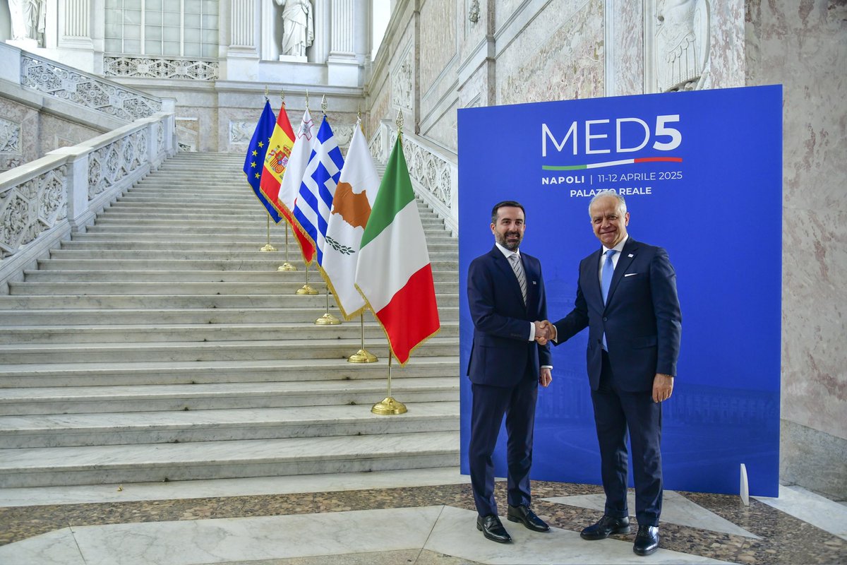 NickAIoannides's tweet image. Excellent and constructive discussions today in #Naples within the context of #MED5 together with colleagues from 🇮🇹 🇬🇷 🇲🇹 🇪🇸
Key takeaways:
✅ Continue and strengthen collaboration on migration between the MED5 States, EU Member States and the @EU_Commission
✅ Combat…