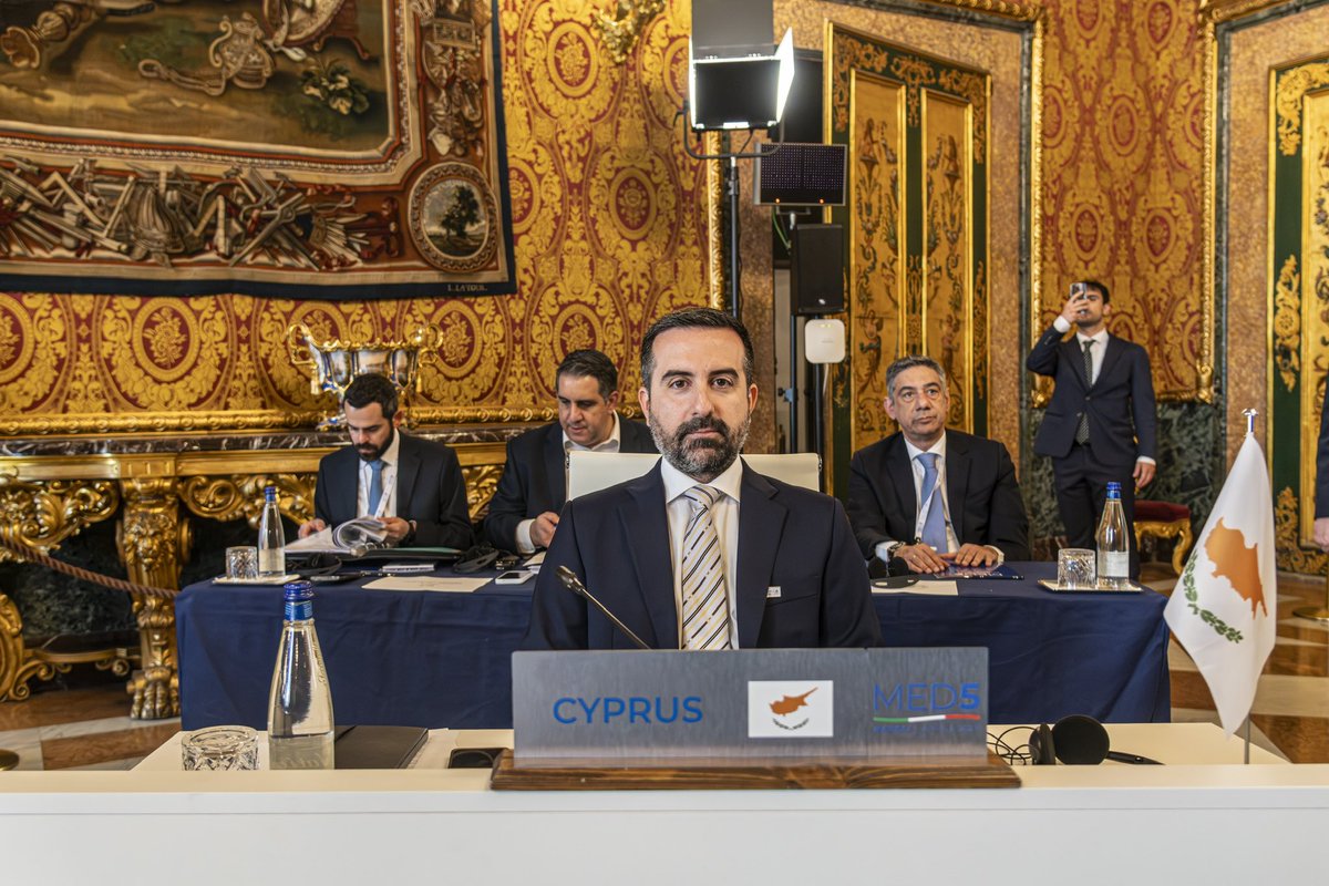 NickAIoannides's tweet image. Excellent and constructive discussions today in #Naples within the context of #MED5 together with colleagues from 🇮🇹 🇬🇷 🇲🇹 🇪🇸
Key takeaways:
✅ Continue and strengthen collaboration on migration between the MED5 States, EU Member States and the @EU_Commission
✅ Combat…