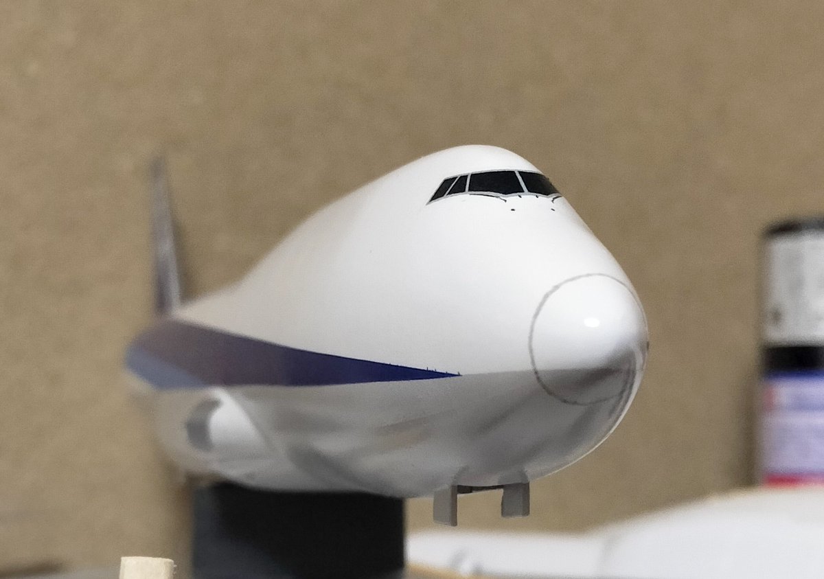 ハセガワ1/200 747-400製作状況
塗装はANAにしました！
コックピットは自作デカールを貼り付けました！割と実機に近い顔つきになったと思います
#旅客機プラモ