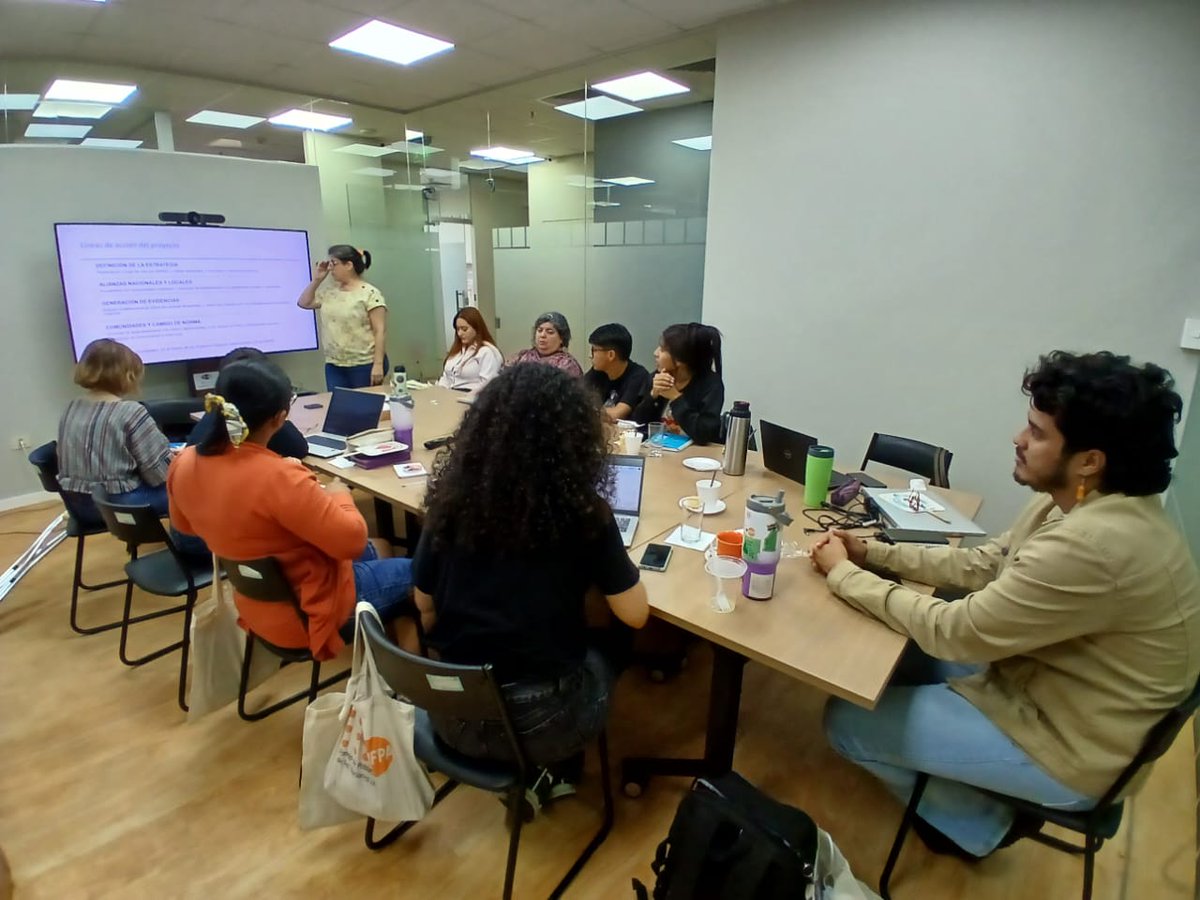 🙋🏻‍♀️🙋🙋🏾‍♂️En el Consejo Adolescente y Joven unimos fuerzas, intercambiamos ideas y conversamos sobre temas críticos. Embarazo adolescente, matrimonios infantiles y uniones tempranas fueron presentados por <a href="/UNFPA/">UNFPA</a>
 ¡Avanzamos juntos y activamos por la defensa de nuestros derechos! ✅️