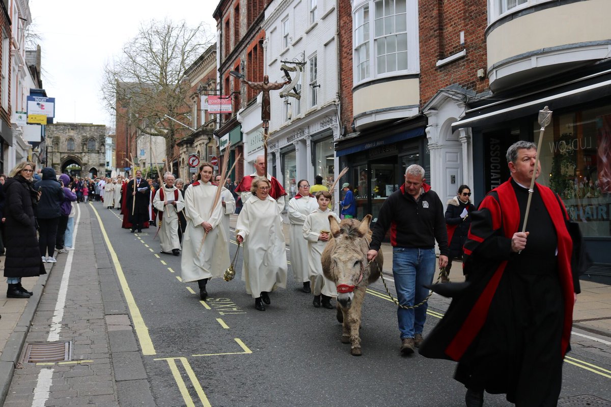 WinCathedral's tweet photo. Everything you need to know about tomorrow's Palm Sunday Procession
🕙Start time 10.10am
📍Walking from The Great Hall to Winchester Cathedral
🐴Dermot the Donkey will lead
🙏All welcome to attend The Palm Sunday Liturgy at 10.30am inside the cathedral
https://t.co/Aokbu4eG0q https://t.co/5XpeDiiYeO