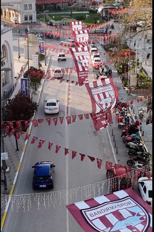 Kenetlen 💪🏻 #BayraklarForaBandırma