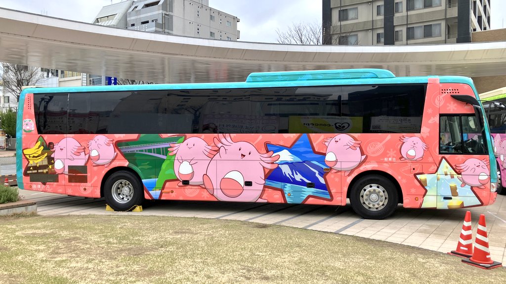 fukushimalucky's tweet photo. 🍀ふくしま&amp;ラッキーラッピングバス🍀
会津乗合自動車のバスデザインです！
会津のいろんな景観やモチーフがデザインされてますよ〜🏯🏔️🕯️ https://t.co/sHZOpX725R