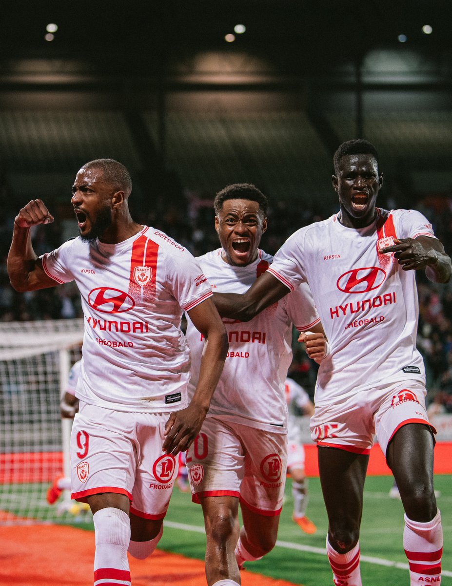 asnlofficiel's tweet photo. #ASNLLBC 1️⃣-0️⃣
Le but de la délivrance, signé notre buteur maison Cheikh Touré !
Un service parfait de Teddy Bouriaud pour offrir la victoire à tout un stade 🤩🔴⚪️
#NationalFFF #ASNL https://t.co/FQLcEkiBfm