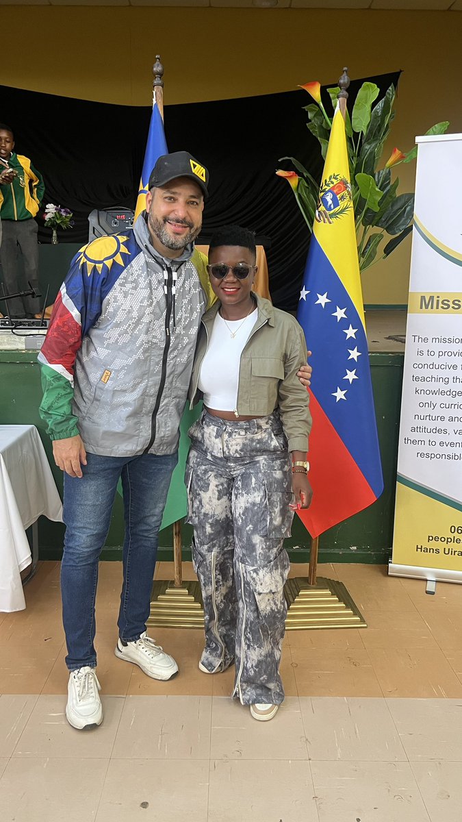 Un Canto de Namibia a Venezuela - Top Cheri - Dj Vuyo - Andrew on the Be... youtu.be/oNOPF8nkIW0?si… vía <a href="/YouTube/">YouTube</a>

Disfruten este compartir musical con los artistas africanos <a href="/Top_Cheri/">TopCheri</a> <a href="/Djvuyo2/">Dj vuyo</a> <a href="/andrewonthebea3/">andrew.on.the.beat</a>