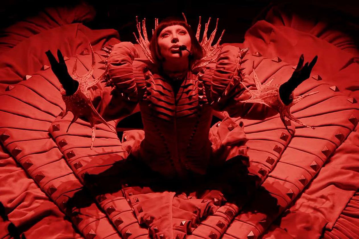 the category is…
the best coachella headliners of all time.