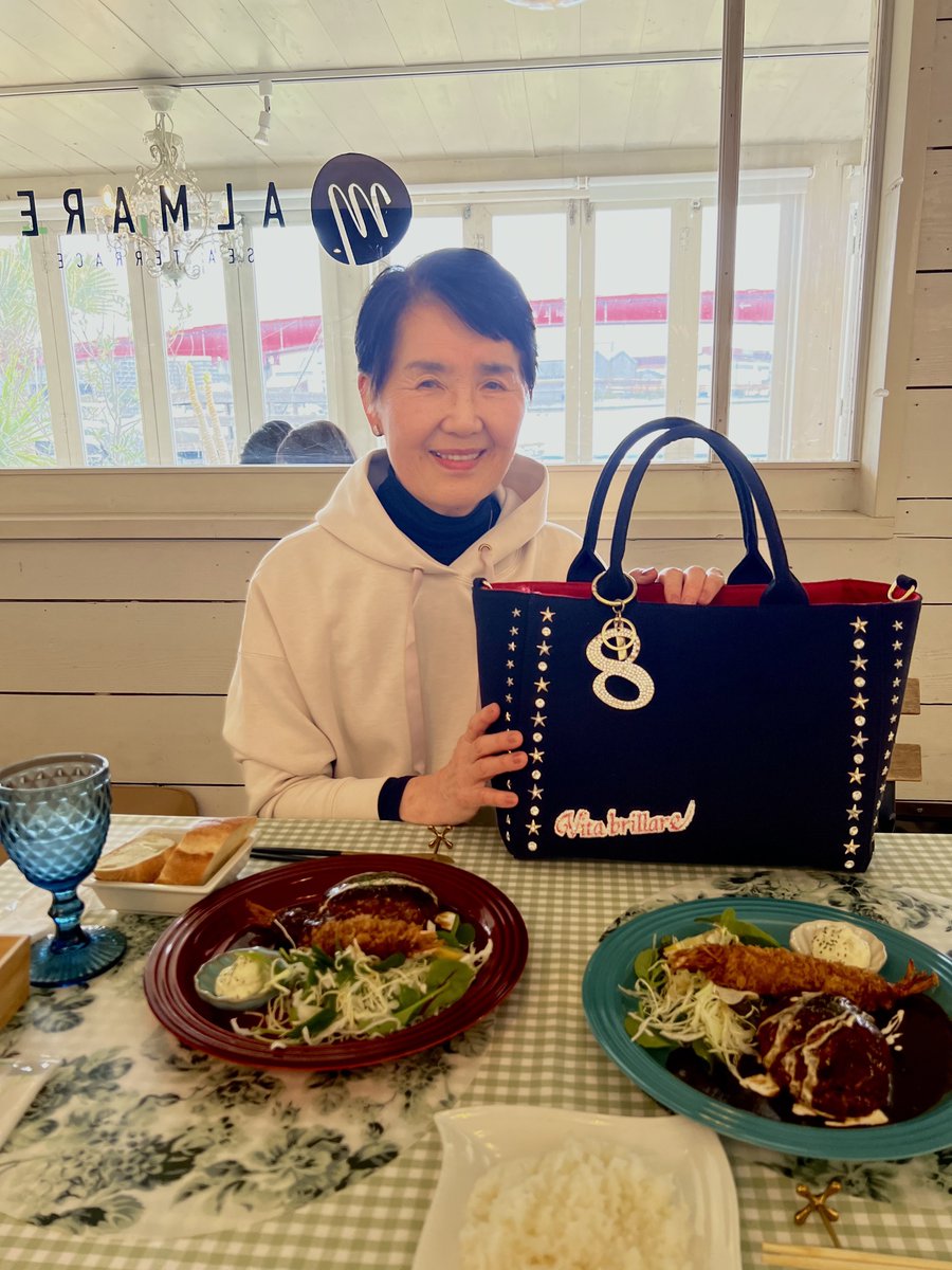 Vitabrillare's tweet photo. 今日は、おかんを連れて地元でランチ🍴
あとは今年の夜桜🌸
桜の季節になる度、様々な思い出が蘇り、日本に生まれ育ち良かったと思います^_^
#ビータブリッラーレ #Vitabrillare #スタッズバッグ #スタッズバック #星スタッズバッグ #おかん #アルマーレ #アルマーレシーテラス #ALMARE #桜 #夜桜 https://t.co/m11OHbfFcG