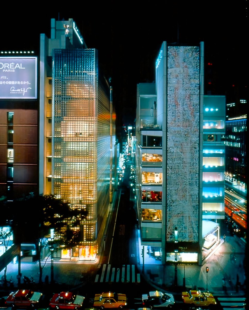 luusssso's tweet photo. The many moods of the Maison Hermès building in Tokyo, Japan

Designed by architect Renzo Piano (2001) https://t.co/XreAuBk0rp