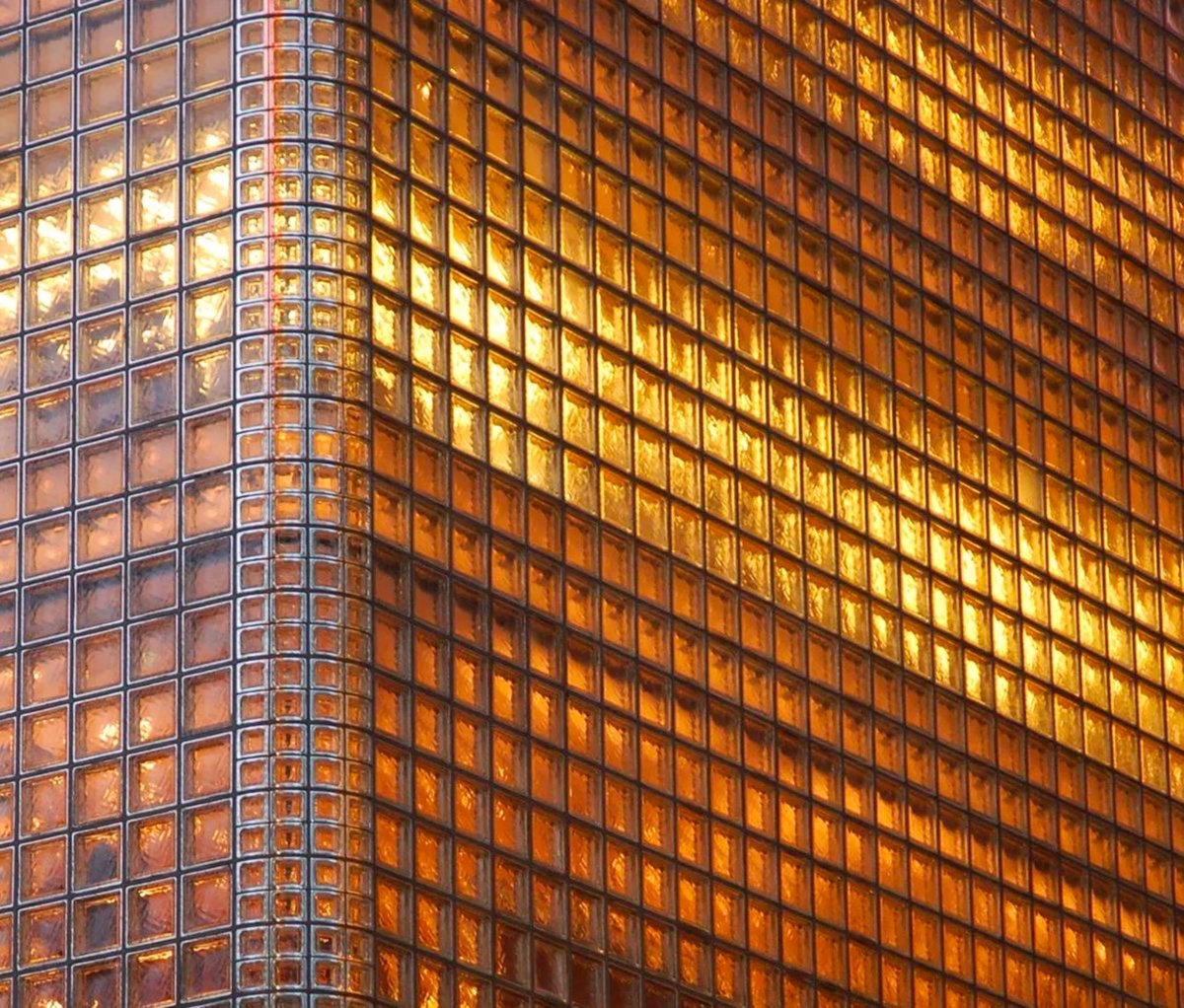 luusssso's tweet photo. The many moods of the Maison Hermès building in Tokyo, Japan

Designed by architect Renzo Piano (2001) https://t.co/XreAuBk0rp