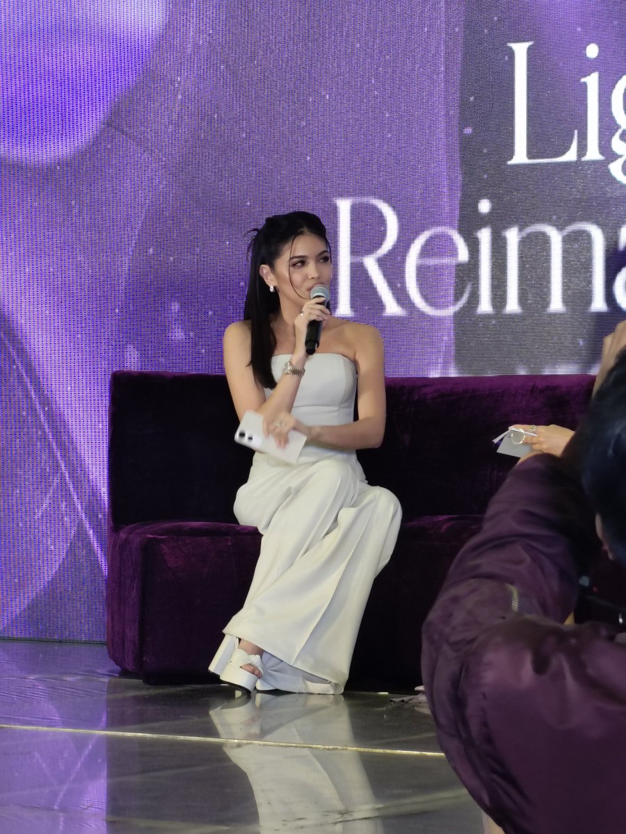 lamielcarl's tweet photo. NOW: Maine Mendoza (@mainedcm) at the vivo v50 Lite Launch at Robinsons Place Manila. The device officially launches in the Philippines today, April 12. @walastech 

#vivoV50LiteBatterySoPro #vivoV50Lite6500mAhBluevoltBatteryStrong https://t.co/VYcSKCDAid