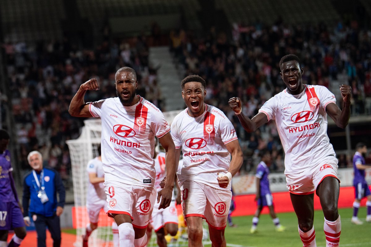 asnlofficiel's tweet photo. Monsieur Cheikh Touré 9️⃣💥🔴⚪️
#ASNLLBC I #NationalFFF https://t.co/8pXSdoHaeR