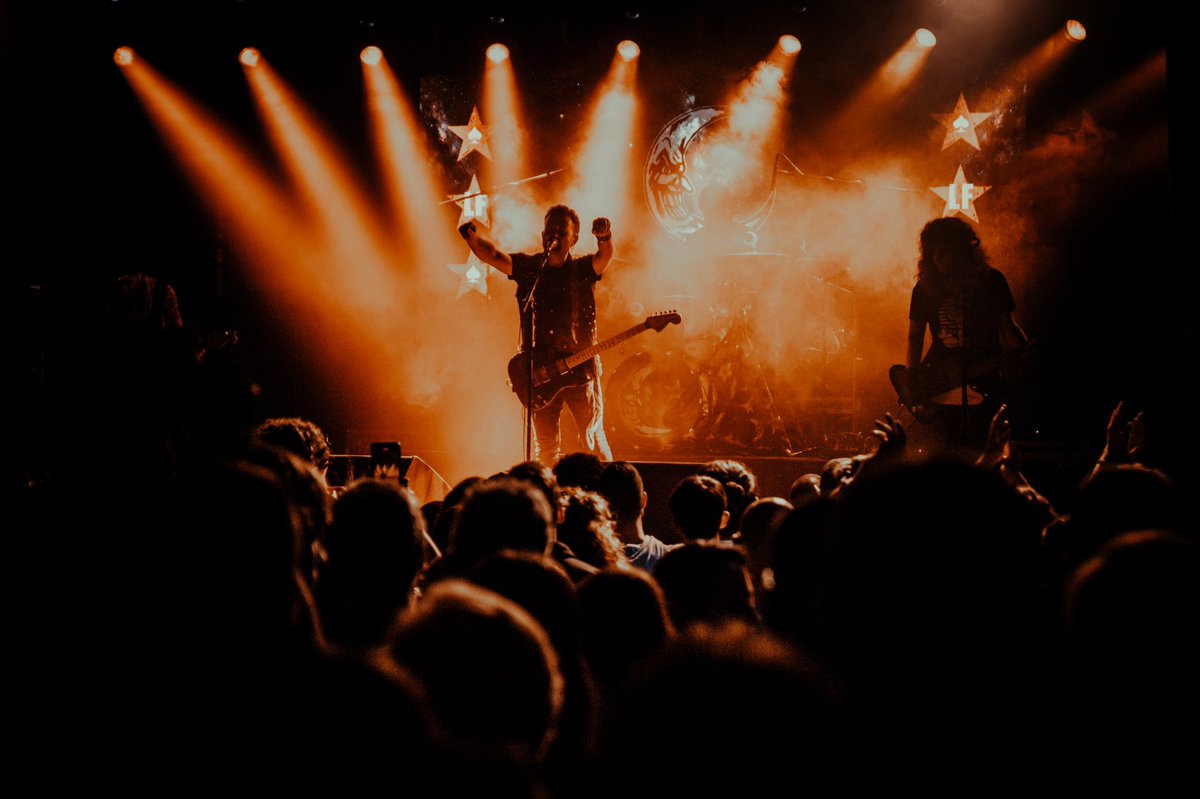 lafugarock's tweet photo. Primera noche superada, Guadalajara!! Gracias por compartir con nosotros este fin de semana de doblete en la @SalaOxido 
Nos vemos hoy también por la Óxido con entradas agotadas!

📸 @andrea__silvan https://t.co/geW7nTYVju