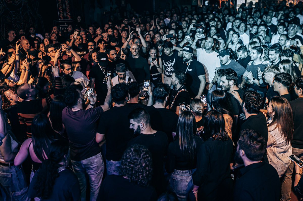 lafugarock's tweet photo. Primera noche superada, Guadalajara!! Gracias por compartir con nosotros este fin de semana de doblete en la @SalaOxido 
Nos vemos hoy también por la Óxido con entradas agotadas!

📸 @andrea__silvan https://t.co/geW7nTYVju