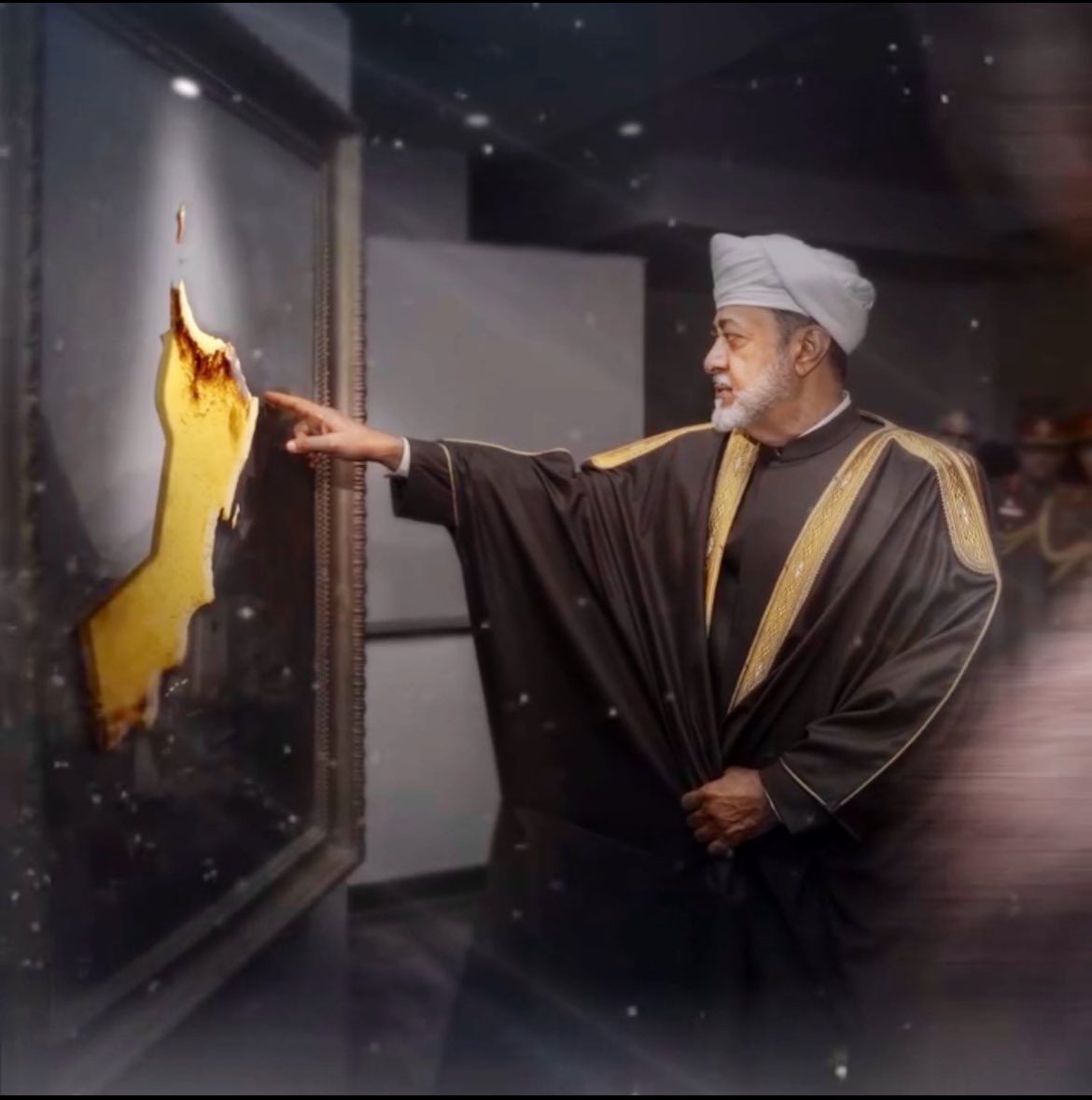 haithamy7's tweet photo. " ليست وسيطًا، بل ضميرًا حيًّا وموثوقًا في جغرافيا مُضطربة… عُمان مساحة للسلام في زمن الغرائز والحرب وبيئة آمنة للحوار وجسر ثقة بين المتخاصمين. 
وحين تتصلب المواقف، وتضيع سُبل التفاهم، وتتبعثر المسارات.. تشير البوصلة دائما 
إلى #مسقط".
#الحل_في_مسقط 
#السلطان_هيثم_بن_طارق https://t.co/sXicl0MTVn