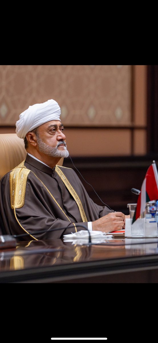 haithamy7's tweet photo. " ليست وسيطًا، بل ضميرًا حيًّا وموثوقًا في جغرافيا مُضطربة… عُمان مساحة للسلام في زمن الغرائز والحرب وبيئة آمنة للحوار وجسر ثقة بين المتخاصمين. 
وحين تتصلب المواقف، وتضيع سُبل التفاهم، وتتبعثر المسارات.. تشير البوصلة دائما 
إلى #مسقط".
#الحل_في_مسقط 
#السلطان_هيثم_بن_طارق https://t.co/sXicl0MTVn