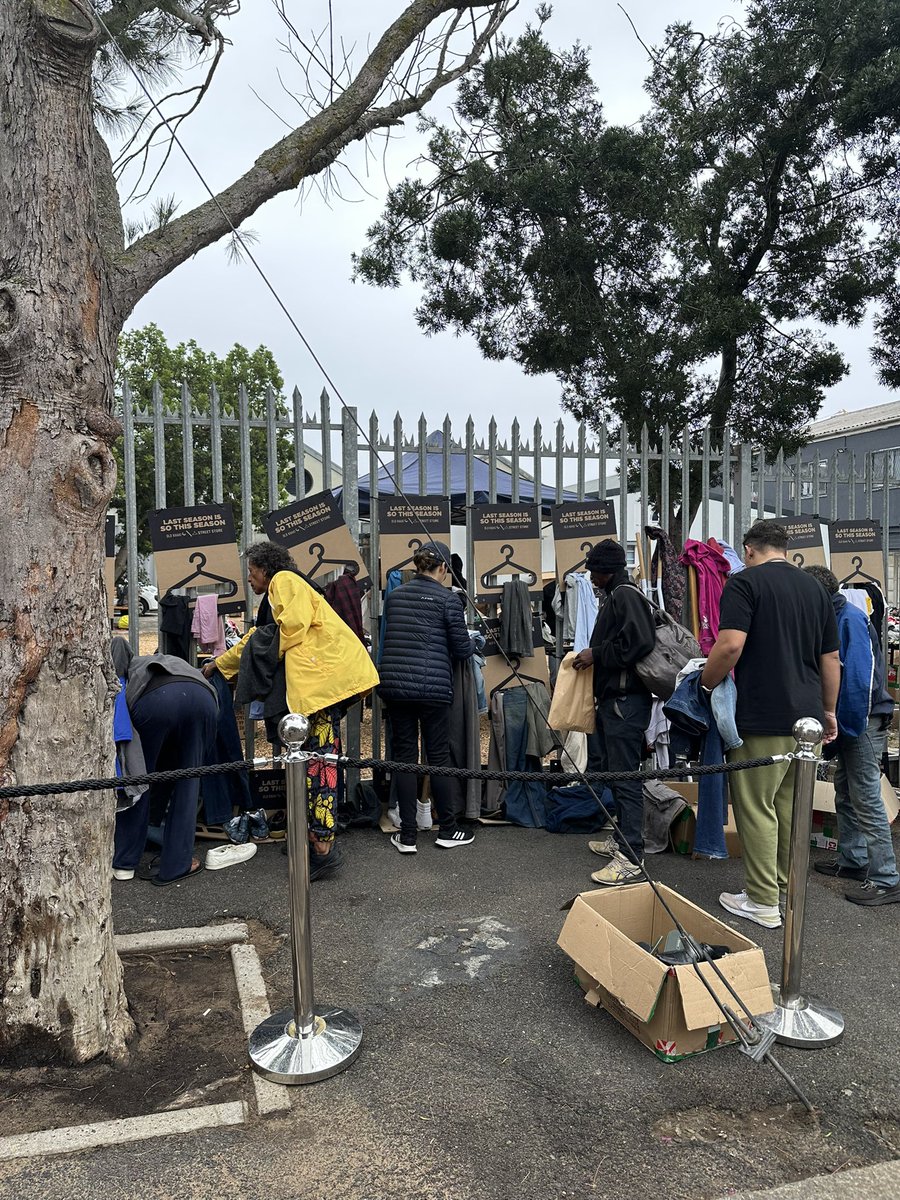 abelmike's tweet photo. Our #StreetStore kicked off today in Johannesburg and Cape Town. An I ncredible collaboration with #OldKhaki on this one 🙏 And some wonderful donations of deodorants and personal care products from #Unilever
A huge thank you to all who donated clothing, and our amazing volunteers. Also thanks to the #TheHavenNightShelter and #TheSalvationArmy for the use of their premises #Dignity 🙏 #TheUpandUpGroup @TheStreetStore