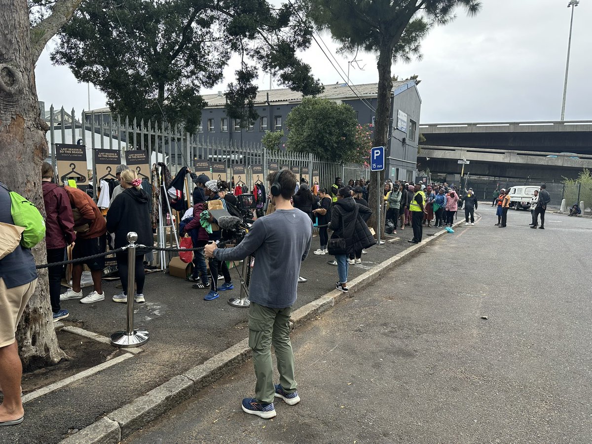 abelmike's tweet photo. Our #StreetStore kicked off today in Johannesburg and Cape Town. An I ncredible collaboration with #OldKhaki on this one 🙏 And some wonderful donations of deodorants and personal care products from #Unilever
A huge thank you to all who donated clothing, and our amazing volunteers. Also thanks to the #TheHavenNightShelter and #TheSalvationArmy for the use of their premises #Dignity 🙏 #TheUpandUpGroup @TheStreetStore