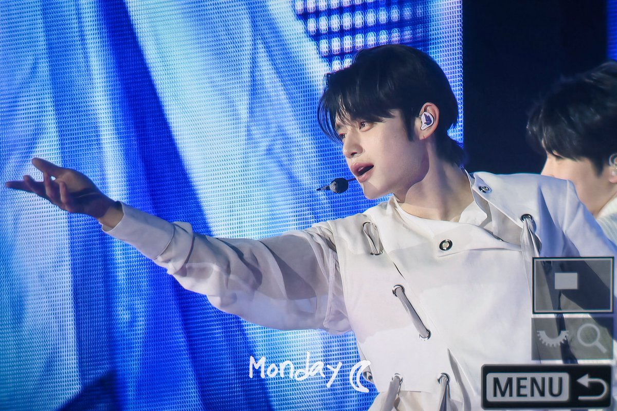monday_981214's tweet photo. 250412 INKIGAYO

#김지웅 #KIMJIWOONG #キムジウン #金地雄 #ZEROBASEONE #ZB1 #제로베이스원 https://t.co/AermL58cM3
