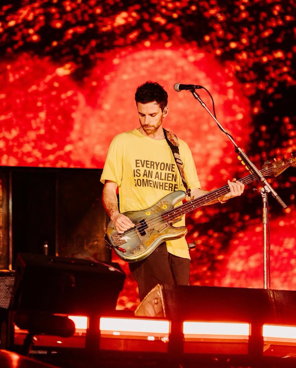 12 เมษายน
สุขสันต์วันเกิดปีที่ 47 ของ 
พี่กาย เบอร์รี่แมน มือเบสคนคูลแห่ง Coldplay ค่ะ 😍🫶🏼