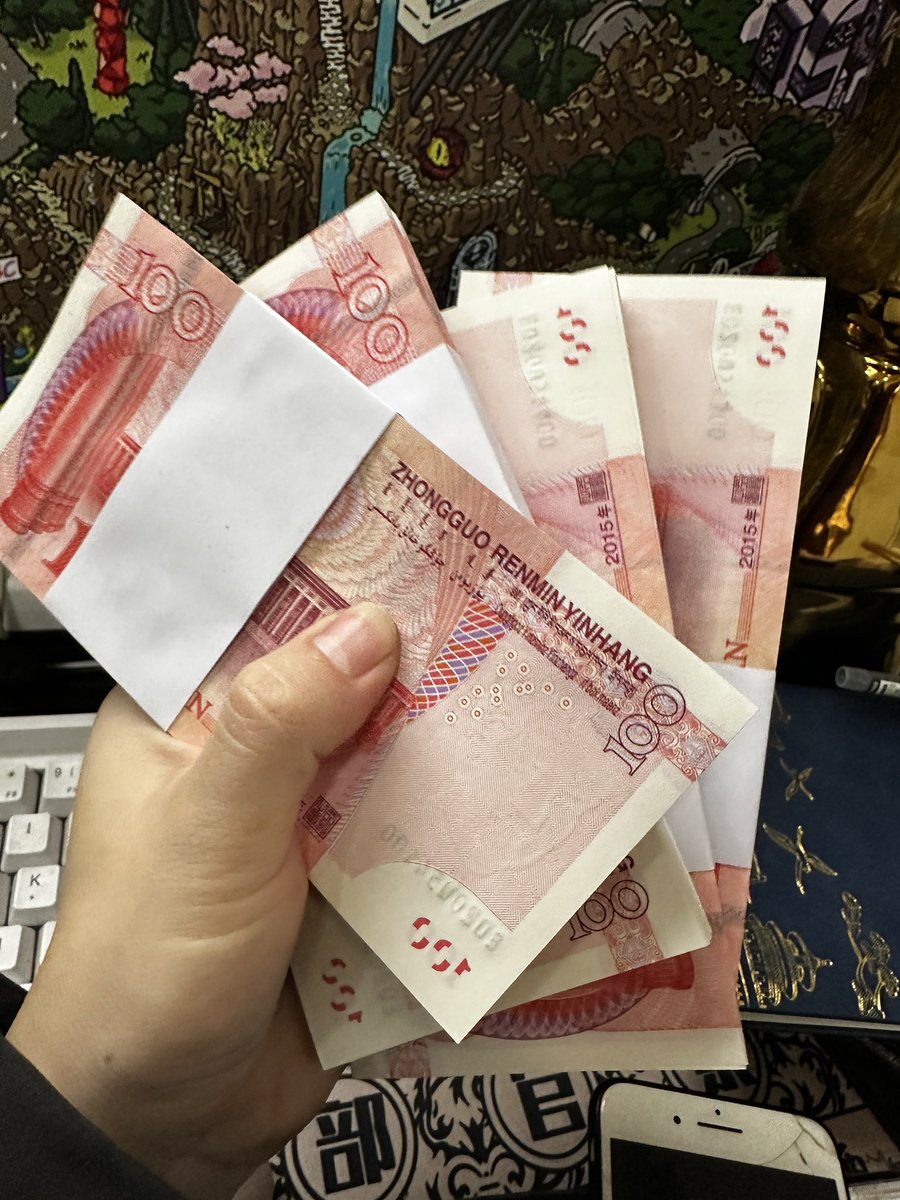 最近老特松当前，让死气沉沉的币圈多了更多的沉沉，这几天大盘ma300均线，一直被拉上去，多头还是不想放弃这段上涨行情，未来预期还是以高空为主，跌久必破的理论是亘古不变的，除非老特在反插一脚