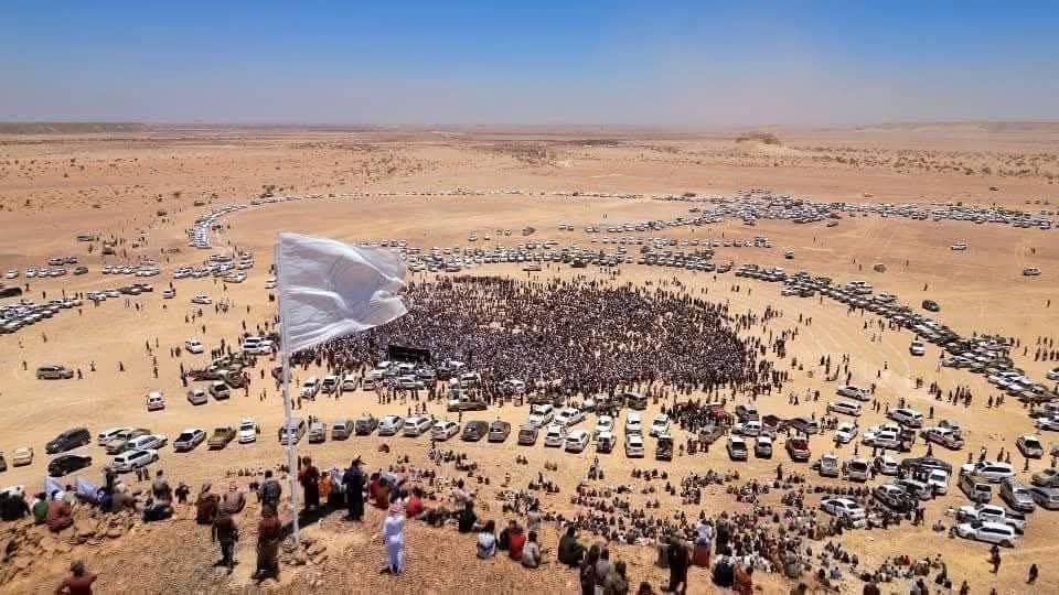 lsb1645092's tweet photo. الصوره 
تحكم 
بين حشد الإفطار الجماعي للمجلس العزابي في عدن 
وبين حشد الهضبه 

لتزعلوش https://t.co/VAA2isDbiU