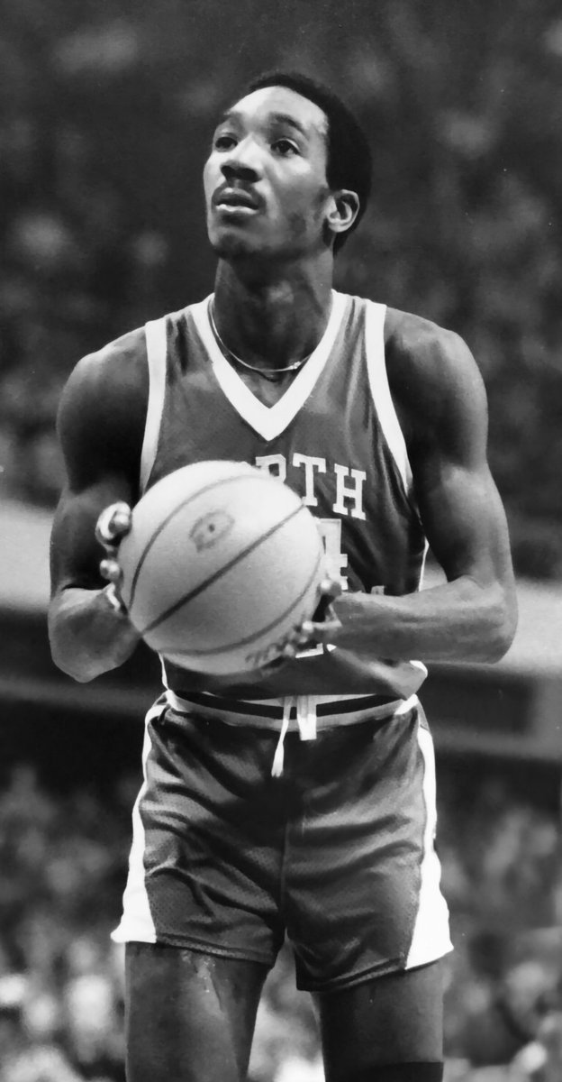 uncsportsphotos's tweet photo. One of the best to ever wear Carolina Blue, the Great Walter Davis. #UNCBasketball #UNCommon #tarheels #GoHeels #ACC #CarolinaFamily #uncbball #GDTBATH #UNC #Carolina PHOTO COURTESY OF: Unknown https://t.co/gZc023Rg5t